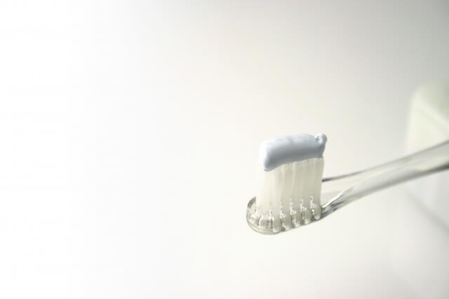 虫歯や歯周病、黄ばみを予防！歯を白くする歯磨き粉の正体とは？